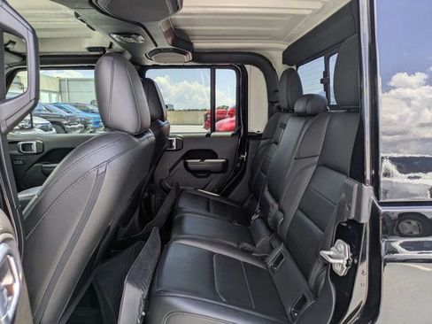 Used 2023 Jeep Gladiator Overland AWD/4WD image 12