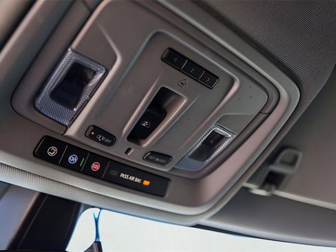 Used 2021 Chevrolet Silverado 1500 LT image 24