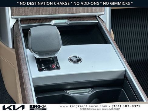 Used 2024 Land Rover Range Rover Long Wheelbase SE AWD/4WD image 7