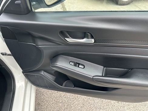 Used 2025 Nissan Altima 2.5 SV FWD image 11