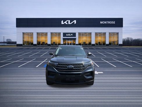 Used 2023 Ford Explorer XLT w/ Class IV Trailer Tow Package AWD/4WD image 2