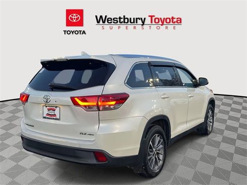 Used 2019 Toyota Highlander SE image 7
