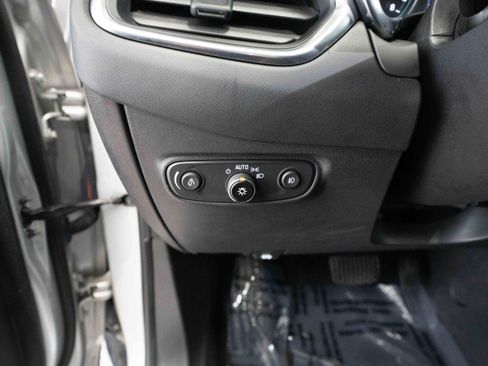 Used 2021 Chevrolet Equinox LT image 11