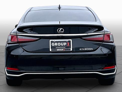 Used 2020 Lexus ES 300h w/ Premium Package FWD image 4