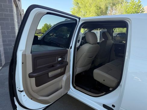 Used 2012 RAM 3500 Big Horn RWD image 28