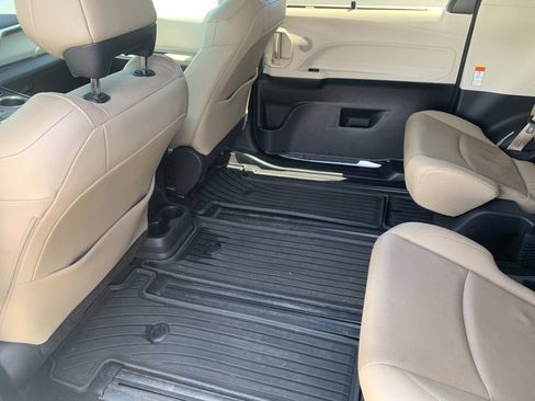 Used 2021 Toyota Sienna Limited AWD/4WD image 14