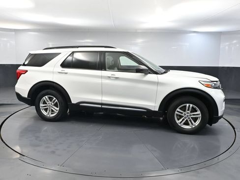 Used 2022 Ford Explorer XLT AWD/4WD image 4
