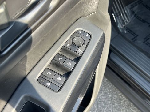 Used 2024 Nissan Pathfinder SV FWD image 12