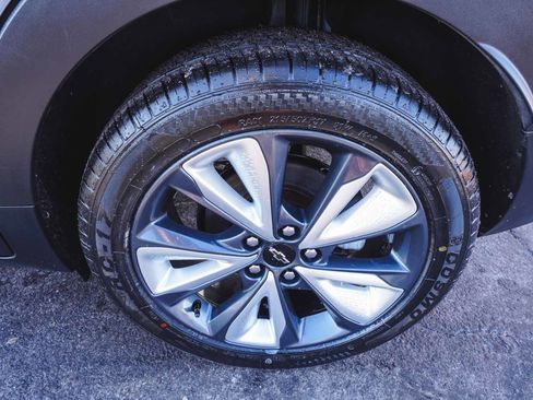 Used 2022 Chevrolet Bolt EUV LT w/ Convenience Package image 7