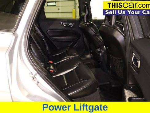 Used 2019 Volvo XC60 T5 Momentum w/ Premium Package FWD image 23
