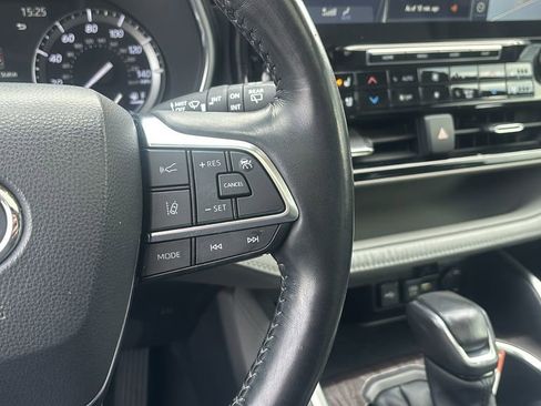 Used 2021 Toyota Highlander Limited image 18