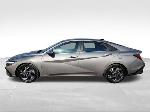 Used 2024 Hyundai Elantra Limited FWD image 4