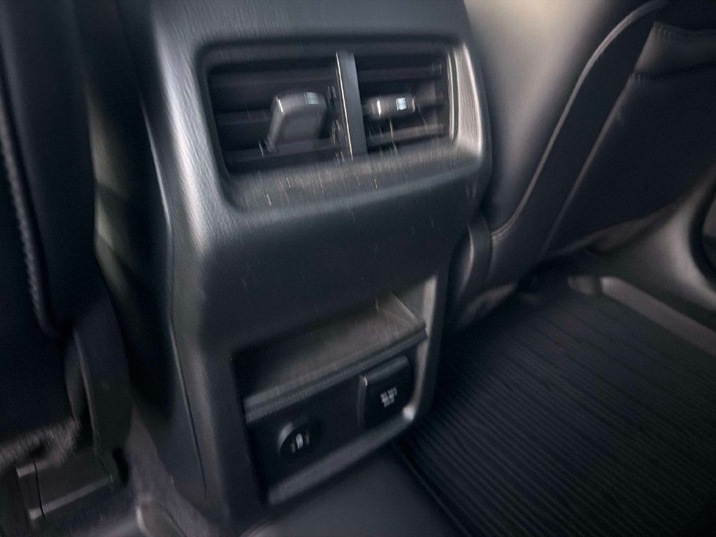 Used 2024 Ford Edge SEL w/ Convenience Package AWD/4WD image 17
