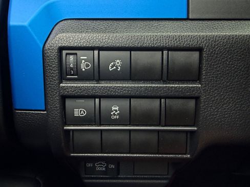 Used 2025 Toyota Tacoma TRD Off-Road AWD/4WD image 32