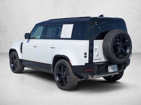 New 2026 Land Rover Defender 110 X-Dynamic SE image 9