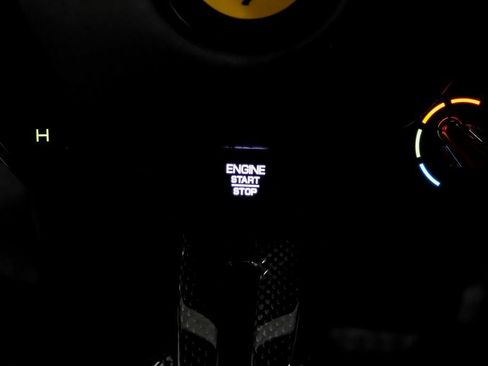 Used 2022 Ferrari SF90 Spider image 19