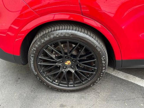 Used 2021 Porsche Cayenne image 12