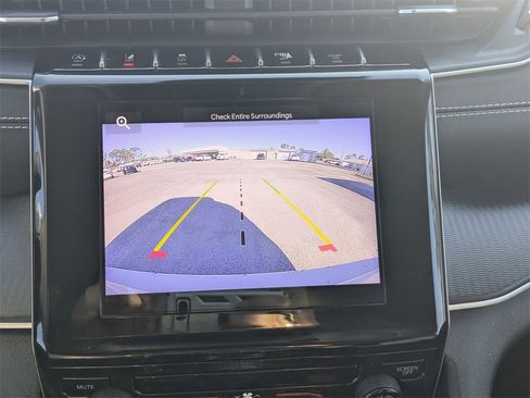 Used 2023 Jeep Grand Cherokee L Laredo image 22