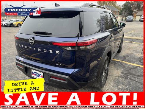 Used 2024 Nissan Pathfinder SV image 5
