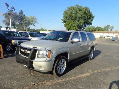 Used 2008 Chevrolet Suburban LT AWD/4WD image 2