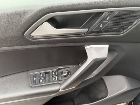 Used 2020 Volkswagen Tiguan SE w/ Panoramic Sunroof Package image 29