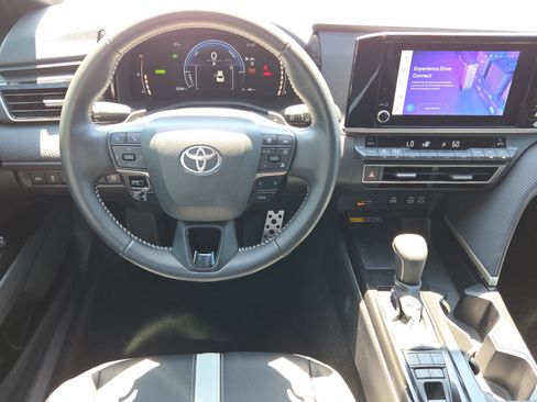 Certified 2025 Toyota Camry SE w/ Convenience Package FWD image 12