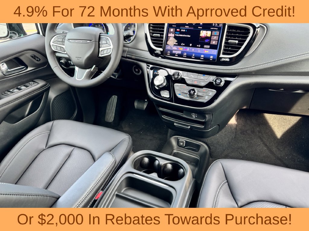 New 2027 Chrysler Pacifica Select FWD image 11