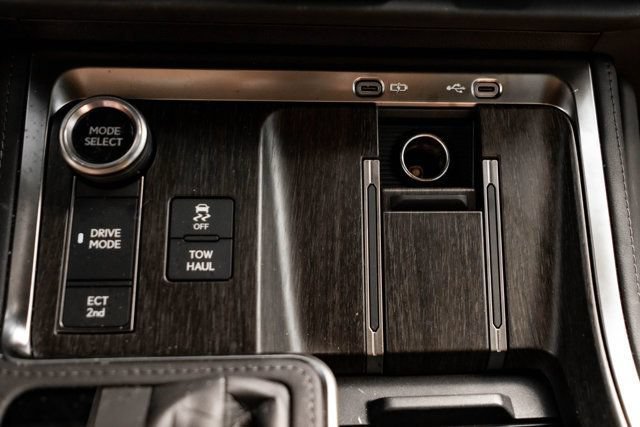 Used 2025 Lexus GX 550 w/ Accessory Package (2T) AWD/4WD image 23