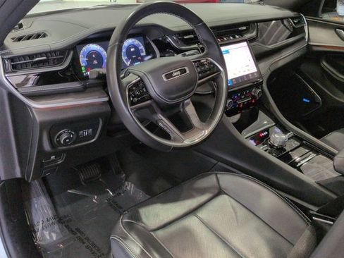 Used 2022 Jeep Grand Cherokee Overland AWD/4WD image 9