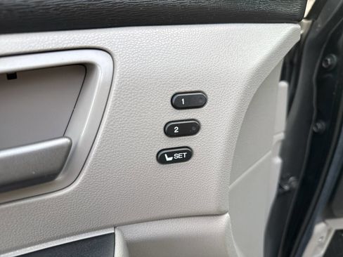 Used 2012 Honda Odyssey Touring Elite image 32