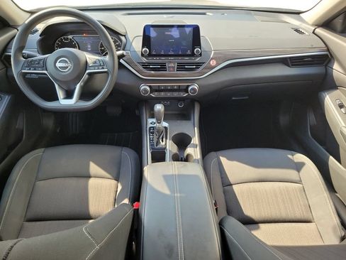 Used 2025 Nissan Altima 2.5 SV FWD image 11