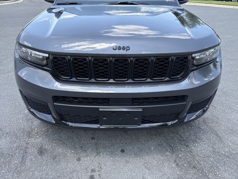 Used 2025 Jeep Grand Cherokee L Altitude AWD/4WD image 3