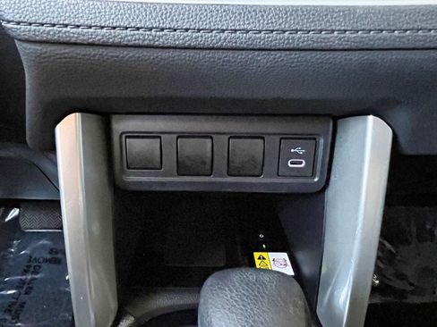 Used 2023 Toyota Corolla Cross LE AWD/4WD image 35