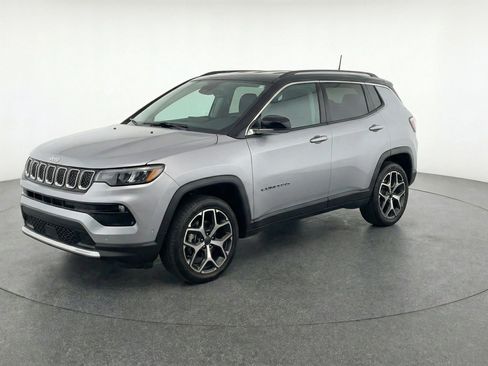 Used 2025 Jeep Compass Limited image 3