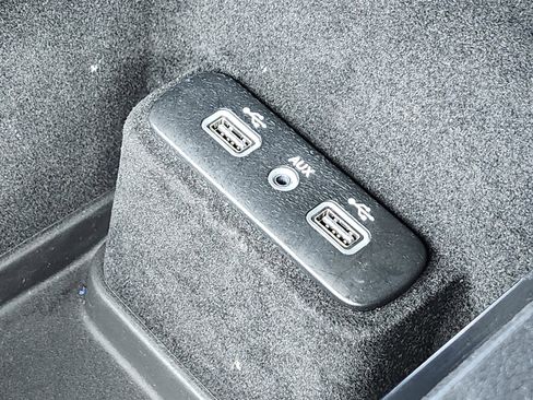 Used 2018 Chrysler 300 Limited image 30