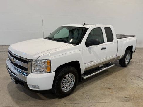 Used 2009 Chevrolet Silverado 1500 LT w/ Power Pack Plus AWD/4WD image 2