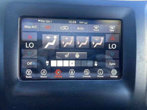 Used 2019 Jeep Cherokee Latitude Plus w/ Comfort/Convenience Group AWD/4WD image 15