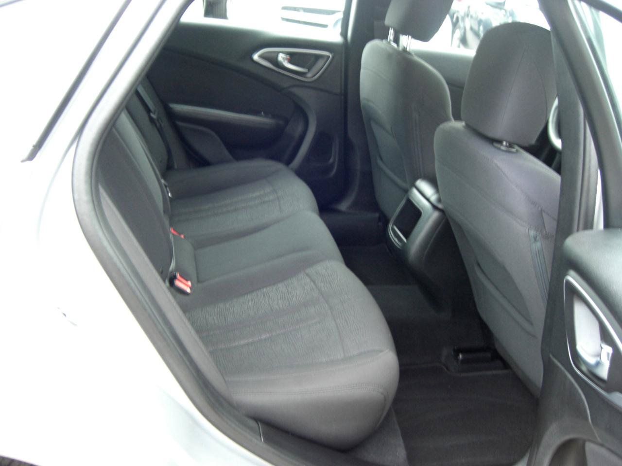 Used 2015 Chrysler 200 Limited FWD image 18