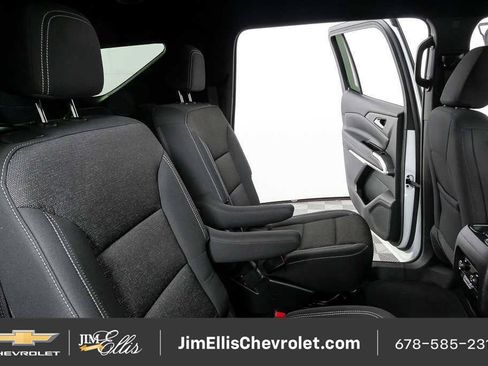 Certified 2025 Chevrolet Traverse LT FWD image 20