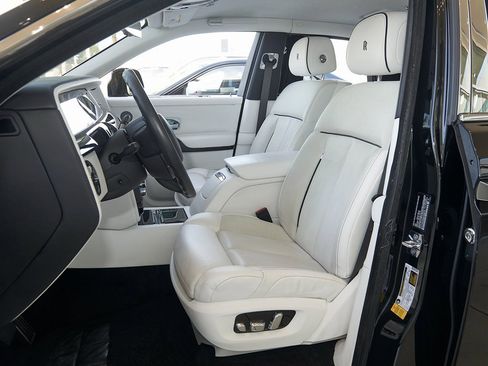 Used 2021 Rolls-Royce Phantom Sedan image 11