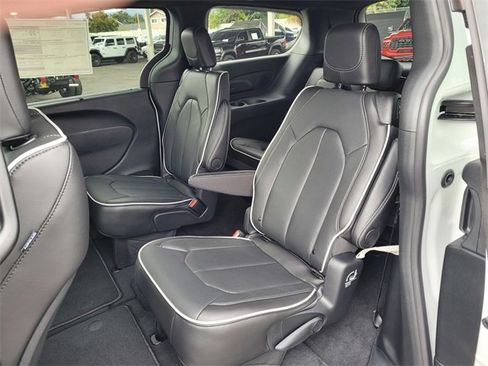 New 2026 Chrysler Pacifica Limited w/ S Appearance Package image 7
