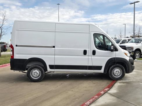 New 2026 RAM ProMaster 1500 w/ Storage Group FWD image 3