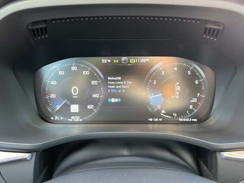 Used 2020 Volvo XC60 T5 Momentum image 36