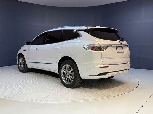 Used 2023 Buick Enclave Avenir image 3