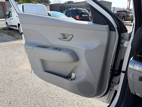 Used 2024 Hyundai Kona SEL AWD/4WD image 16