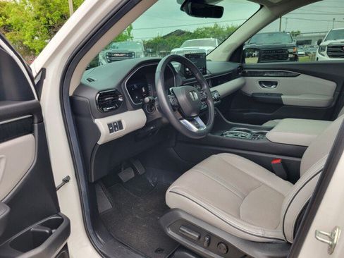 Used 2025 Honda Pilot Elite image 9