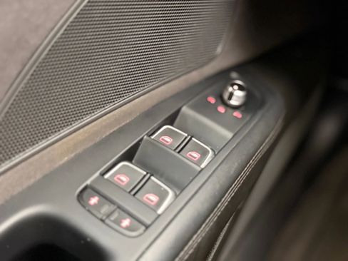 Used 2013 Audi A8 L 3.0T image 39