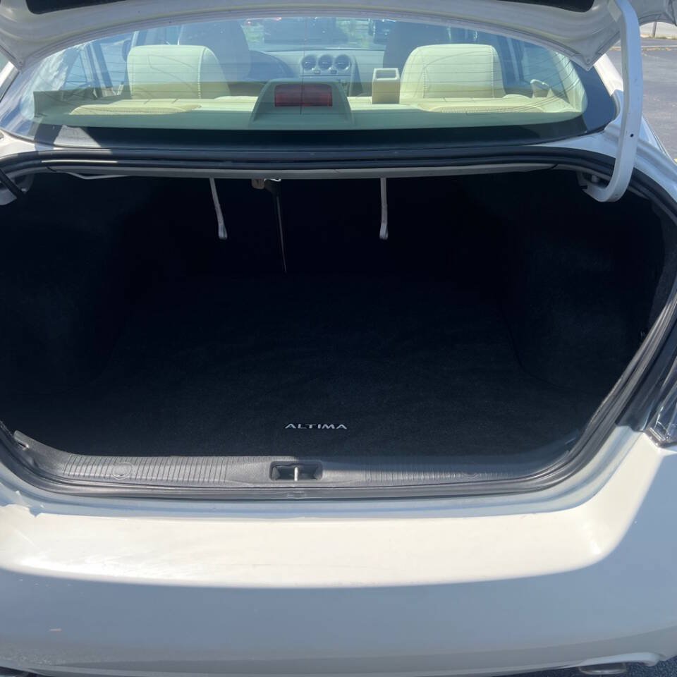 Used 2011 Nissan Altima 2.5 S FWD image 12