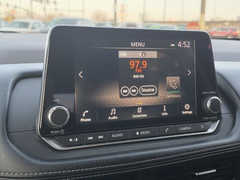 Used 2022 Nissan Rogue SV image 21