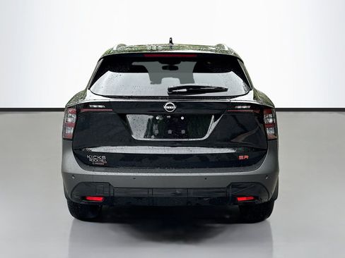 Used 2025 Nissan Kicks SR FWD image 6